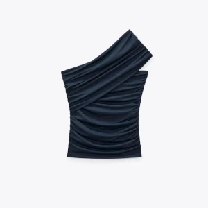 zara topp - Använd 1 gång och är som ny!  Storlek M men är liten i storleken så passar en S (jag är S) 