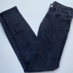Replay jeans Luz - Säljer dessa feta replay jeans färgen svart. Storleken är W28 skick är 8/10 om du har frågor och fundreringar så är det bara att skriva. Mvh SVC