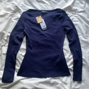 Helt oanvänd mörkblå tajt tröja från Zign i storlek S.👏