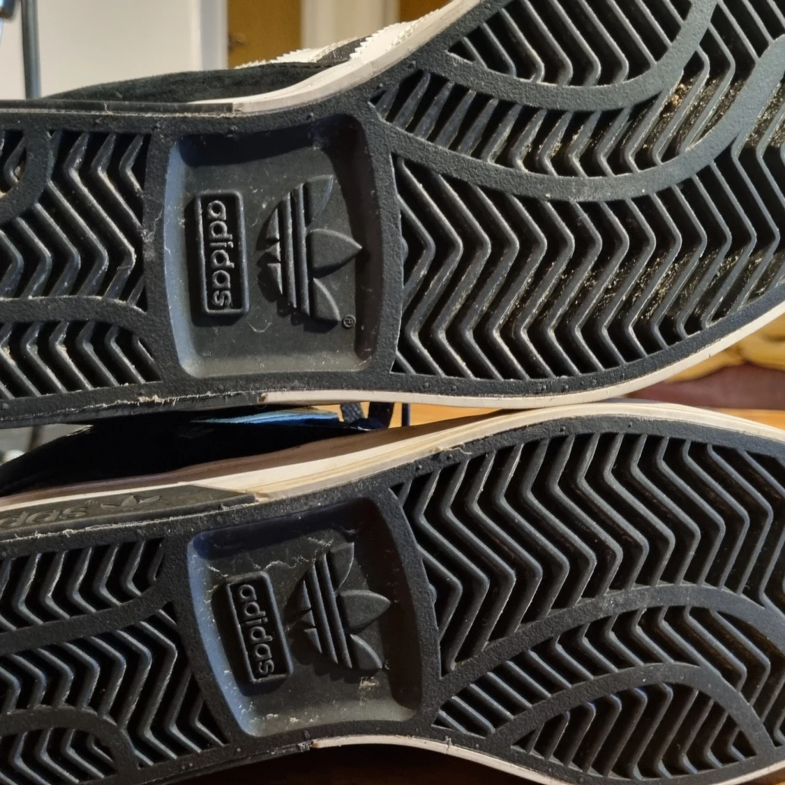 Adidas skor. - 90