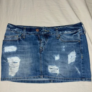 superfin mini jeanskjol🤨 - använd ett fåtal gånger, inga hål eller fläckar 💙