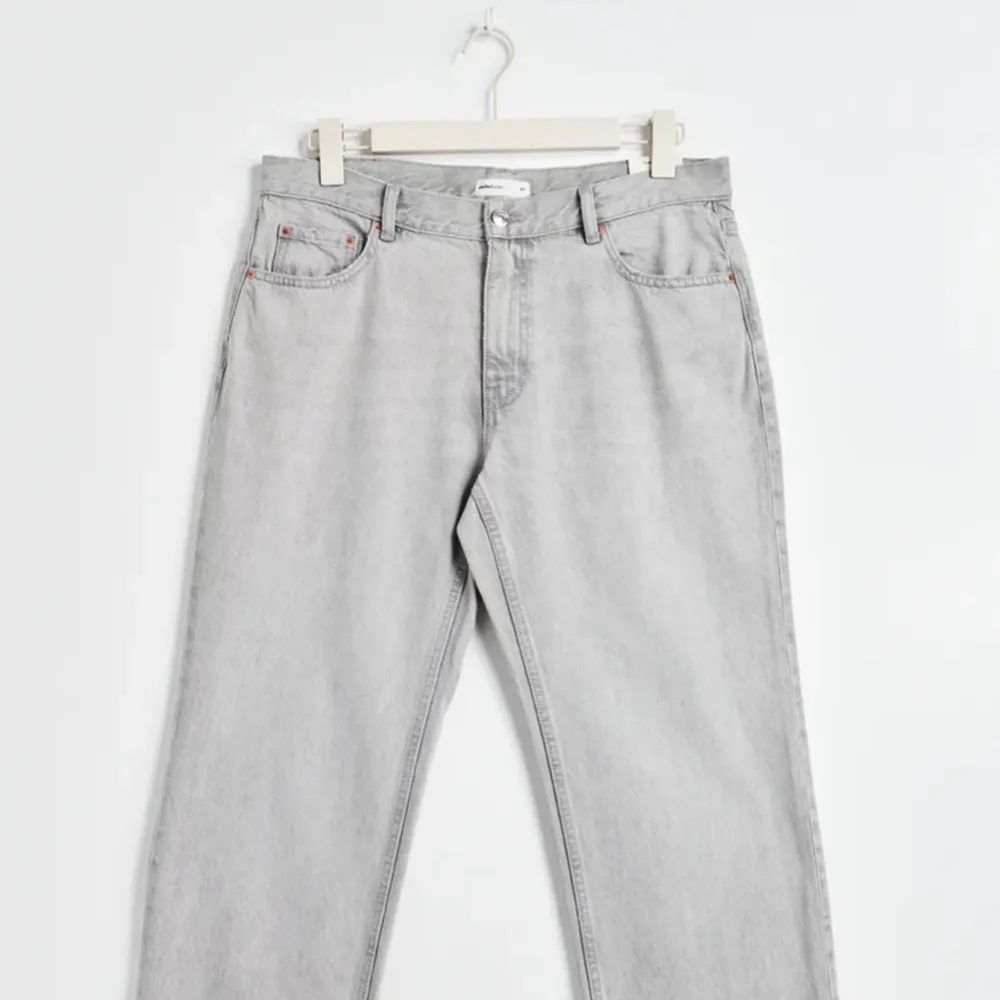 Gråa lågmidjade jeans från Gina Tricot🩷 Använt fåtal gånger!. Jeans & Byxor.