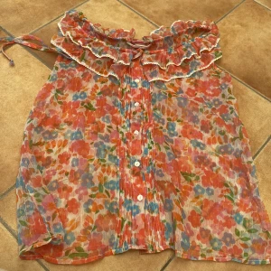 Blus  - En fin färgglad blus 