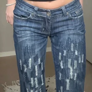 Blåa jeans - Säljer dessa coola blåa jeans💗