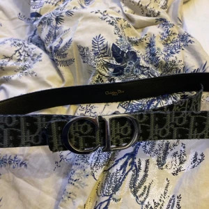 Christian Dior bälte - Dior bälte som jag fick i present men tyvärr aldrig använt för storlek och inte min stil. Priset går att diskutera 