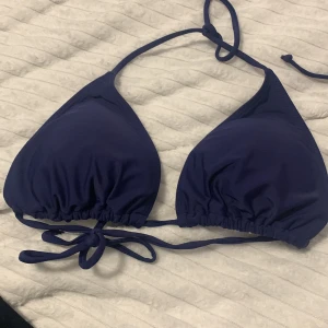 Bikini överdel  - Bikini överdel från SHEIN, säljer då den är för liten, aldrig använd