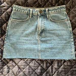 Söt kjol - Jätte fin kjol från BDG🩷 sparsamt använ, gott skick. Säljer pågrund av att dem blivit för små🩷