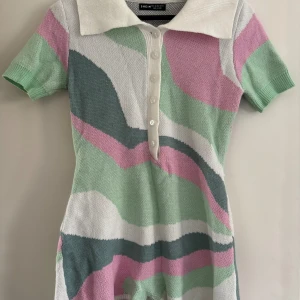 Bodysuit - Mjuk bodysuit med knappar framtill