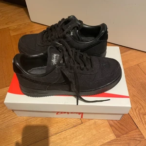 Stussy airforces Low  - Stussy airforces low svarta storlek 43 skick 9/10