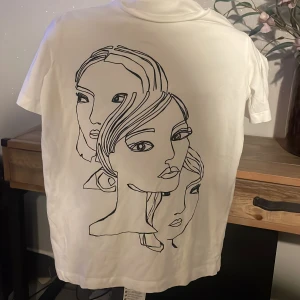 Vit T-shirt  - Fint skick 