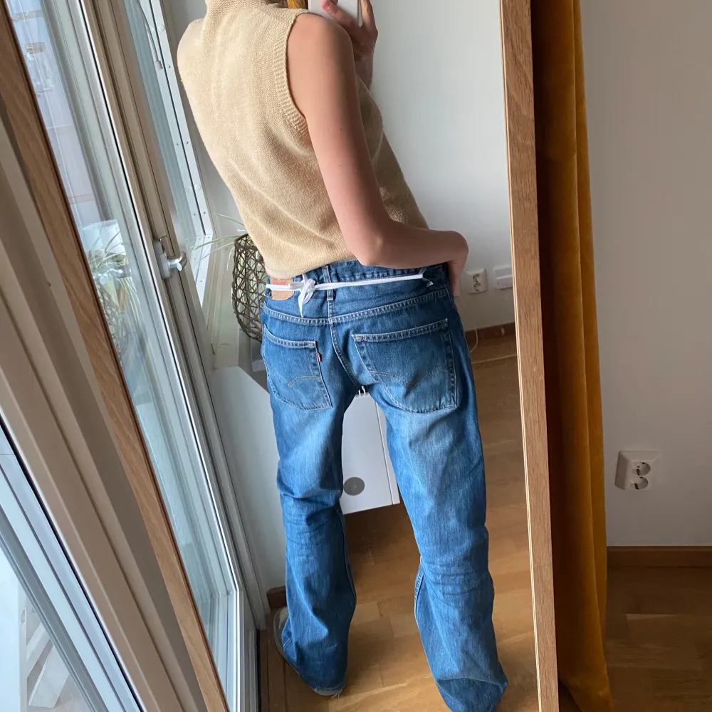 Coola jeans från Levi’s inköpta second hand  men i fint skick :). Jeans & Byxor.