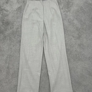 Gråa kostymbyxor  - Skön material, helt oanvänd 