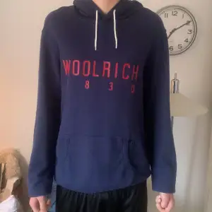Säljer min woolrich hoodie!!!! Ny pris runt 1,5
