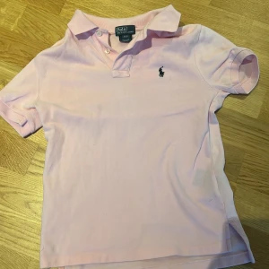 Ralph lauren piké - En Ralph lauren piké som är knappt använd och är i fin skick