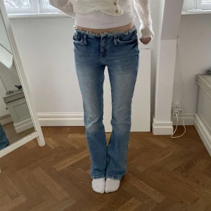 Hm bootcut lowwaist jeans  - Aldrig använda, endast testade! Slutsålda i denna storlek på hm:s hemsida❤️köp direkt för 199