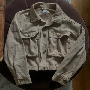Cargo Jacka från Gina Strl S - Beige cargojacka i bomullsjeans strl S , så fin!!