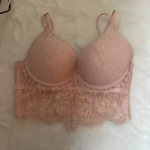 Bh  - Jättefin rosa bh i storlek 75C , använd 1 gång 