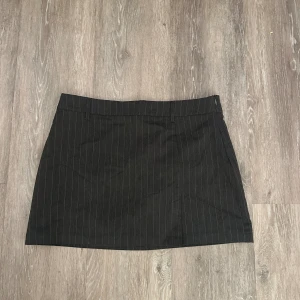 Kjol  - Aldrig använd, prislapp kvar 