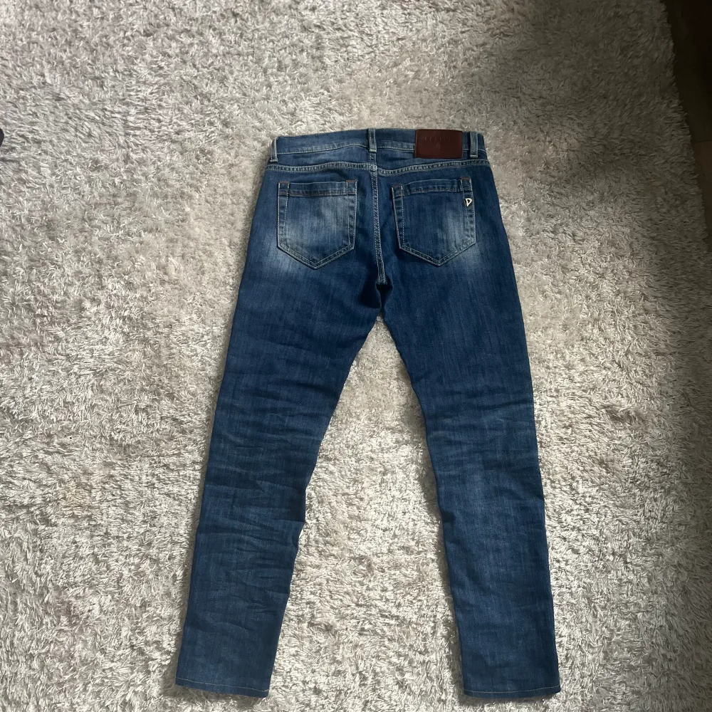 Säljer ett par feta dondup jeans av en äldre modell av modellen George. 9/10 skick inga defekter så långt jag kan se. Pris kan diskuteras vid snabb affär. Dm för funderingar. Jeans & Byxor.