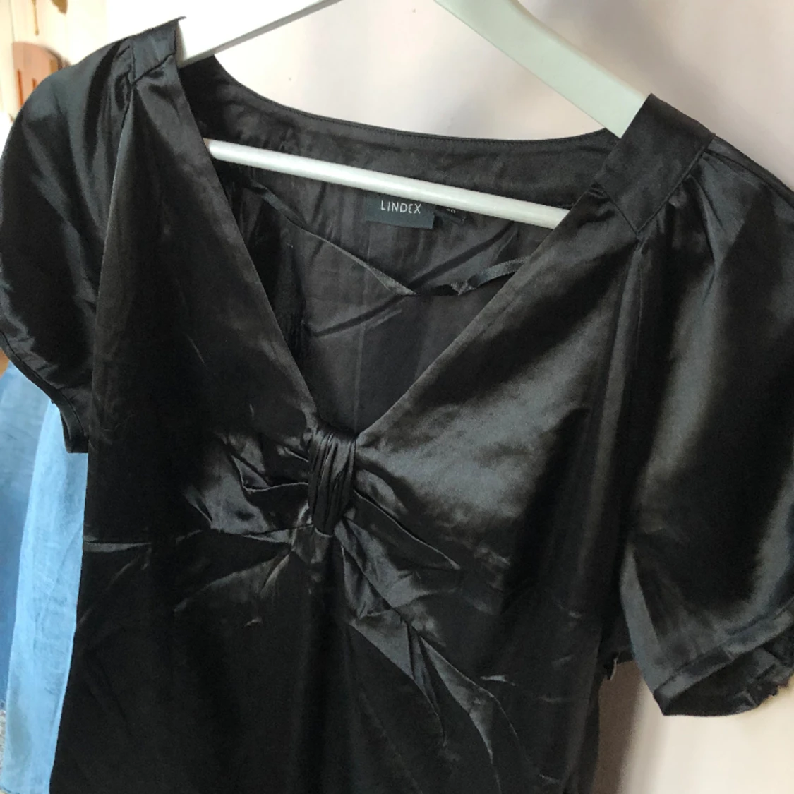 Svart glasnig blus - 91