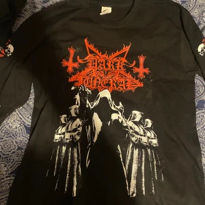 Dark funeral  - Fett snygg darkfuneral långärmad.  Aldrig använd 