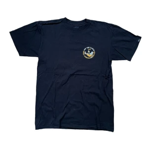 Vans ”off the clock” t-shirt - Vans t-shirt i strl M (sitter som L/XL), bra skick  Skriv gärna frågor😊