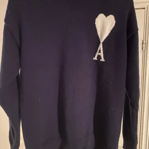 AMI tröja - Tja! Säljer denna tvär feta AMI tröjan. XL. Navy blåt. DM för fler frågor