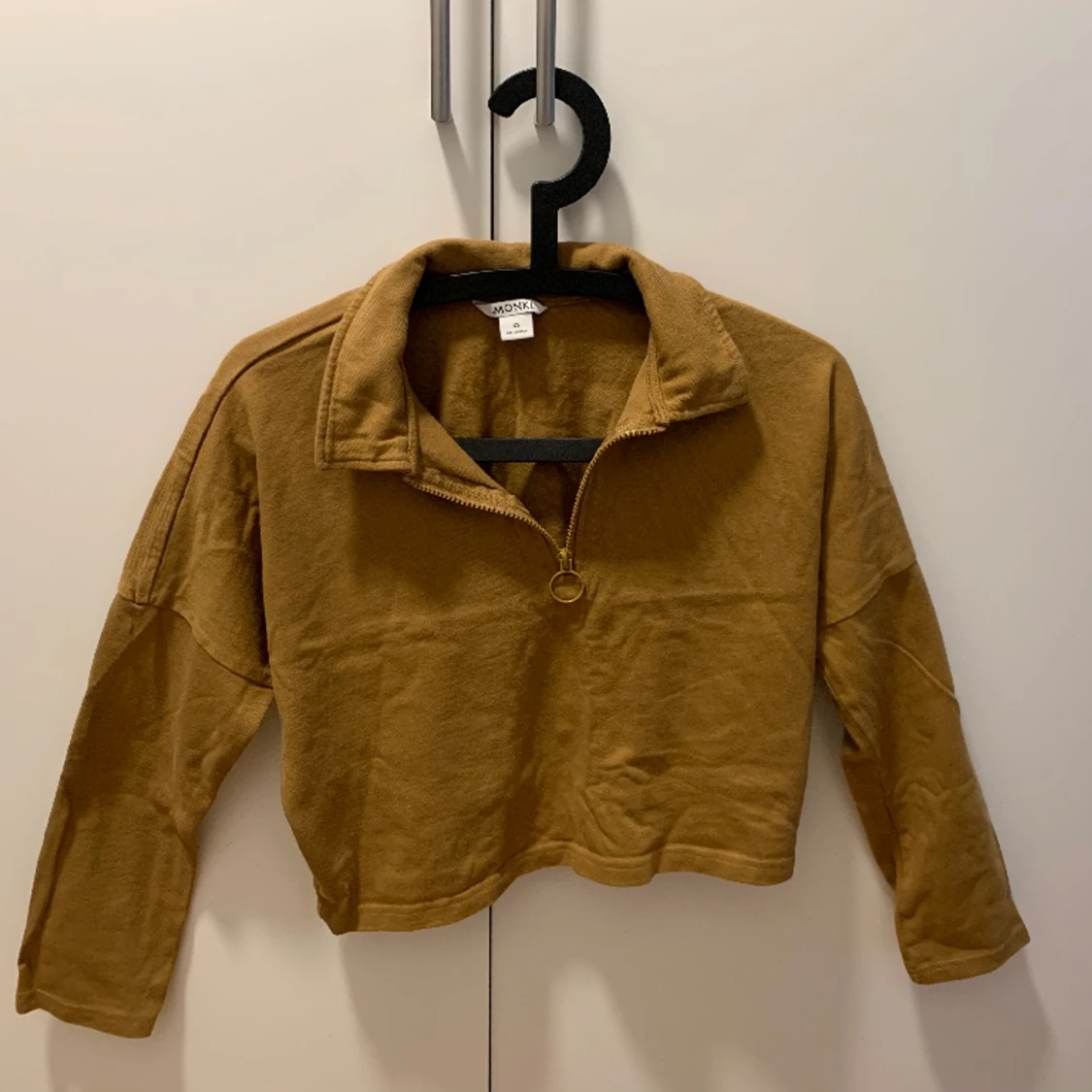 Croppad topp med lång ärm