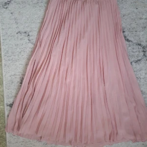 Plisserad kjol  - Resår I midjan 