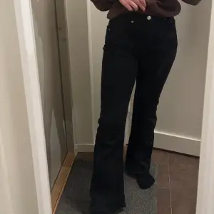 For reference: I’m 157cm   I think these were petite jeans! The lenght is around 100cm.  Would say close to brand new, I never got to wear these a lot. 