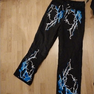 Byxor/Jeans  - Har testat byxorna 2 gånger men de vara inte jag..  Storlek S/M  Priset är inte hugget i sten...