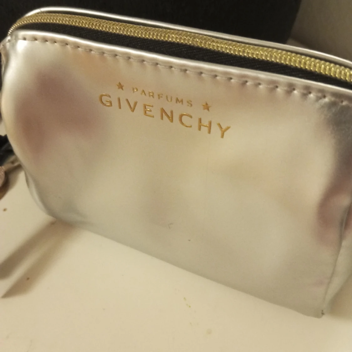 Givenchy nécessaire necessär 