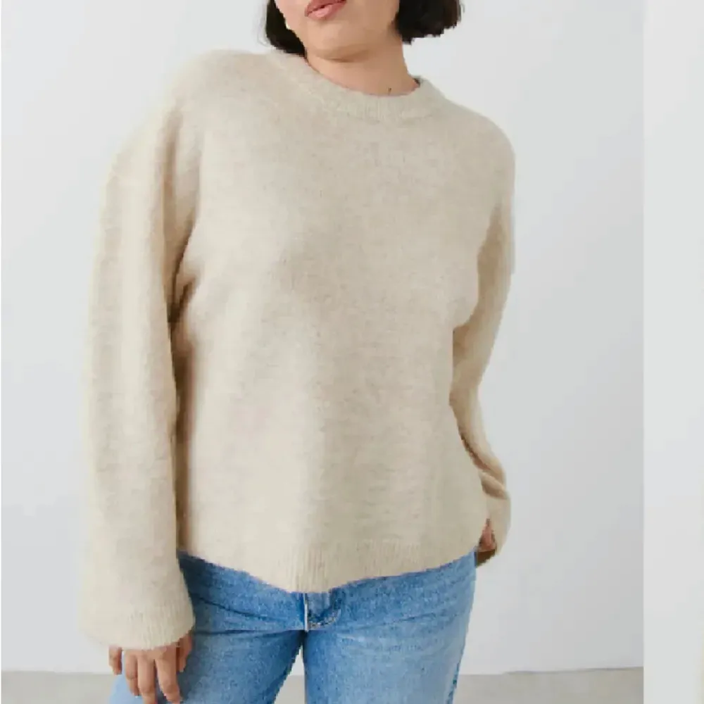 As snygga tickar tröja från Gina, aldrig använd köpt på Plick🩷 Har ej egna bilder då den är för stor. Stickat.