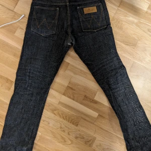 Wrangler selvedge jeans - Oklart från när dom är ifrån men tidigt två tusen tal iallafall storlek 31/34 Selvedge denim, väldigt ovanliga jeans och aldrig sätt innan, har för mig det är en anniversary edition av något slag