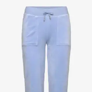 Jätte snygga ljusblå byxor från juicy couture! Storlek S💘 inga defekter! Nypris: 1200 men säljer för 550💓 kan gå ner i pris vid snabbt köp💞💞💞