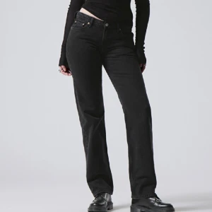 Jeans  - Jeans från weekday, aldrig använda säljer pga lite för små. storlek 26/32 