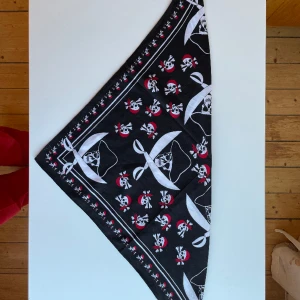 Scarf i perfekt skick storlek 55X55 cm - Scarf i perfekt skick storlek 55X55 cm