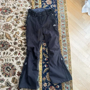 Skidbyxor  - Snygga bootcut skidbyxor från mckinley strl 34. 