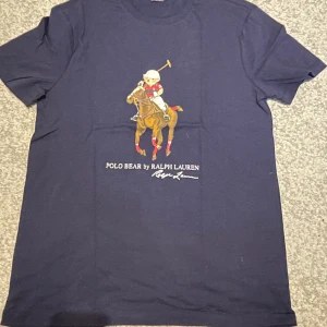 ralph lauren t shirt  - Ralph lauren t shirt i storlek M, helt ny med tags. Nypris 900kr!