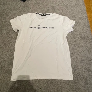 Sail racing t shirt  - Använd 2 gånger   Nypris: 500kr