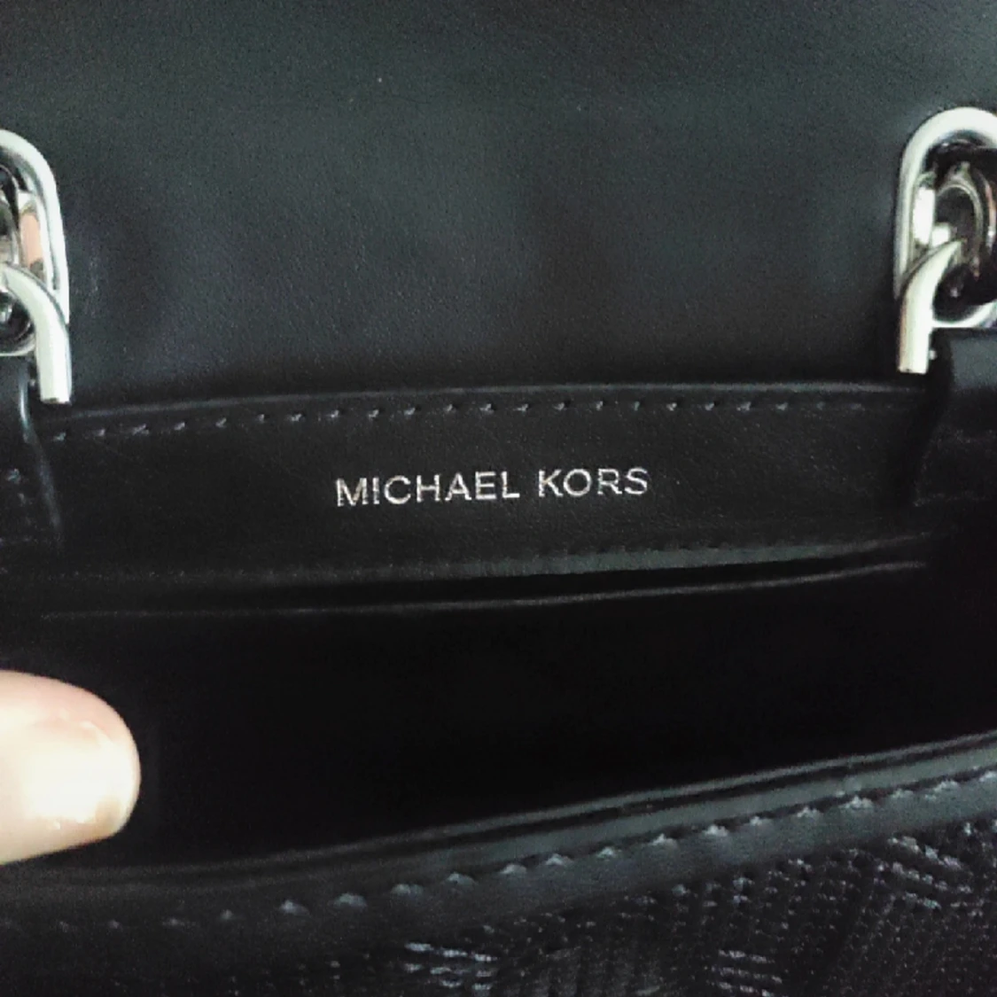 Michael Kors svart mini väska Whitney - 91