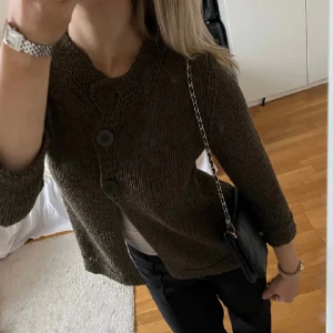 Trekvartsärmad kofta - Jättefin mörkgrön trekvartsärmad kofta som passar till allt💕💕  (Lånade bilder)