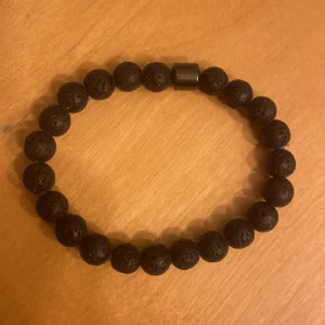 Vulkan armband  - Tjena säljer det har feta armband. Skriv för mer bilder