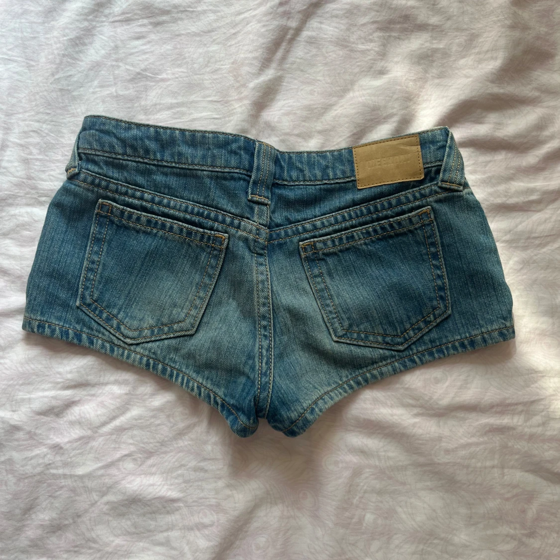 lågmidjade shorts  - 90
