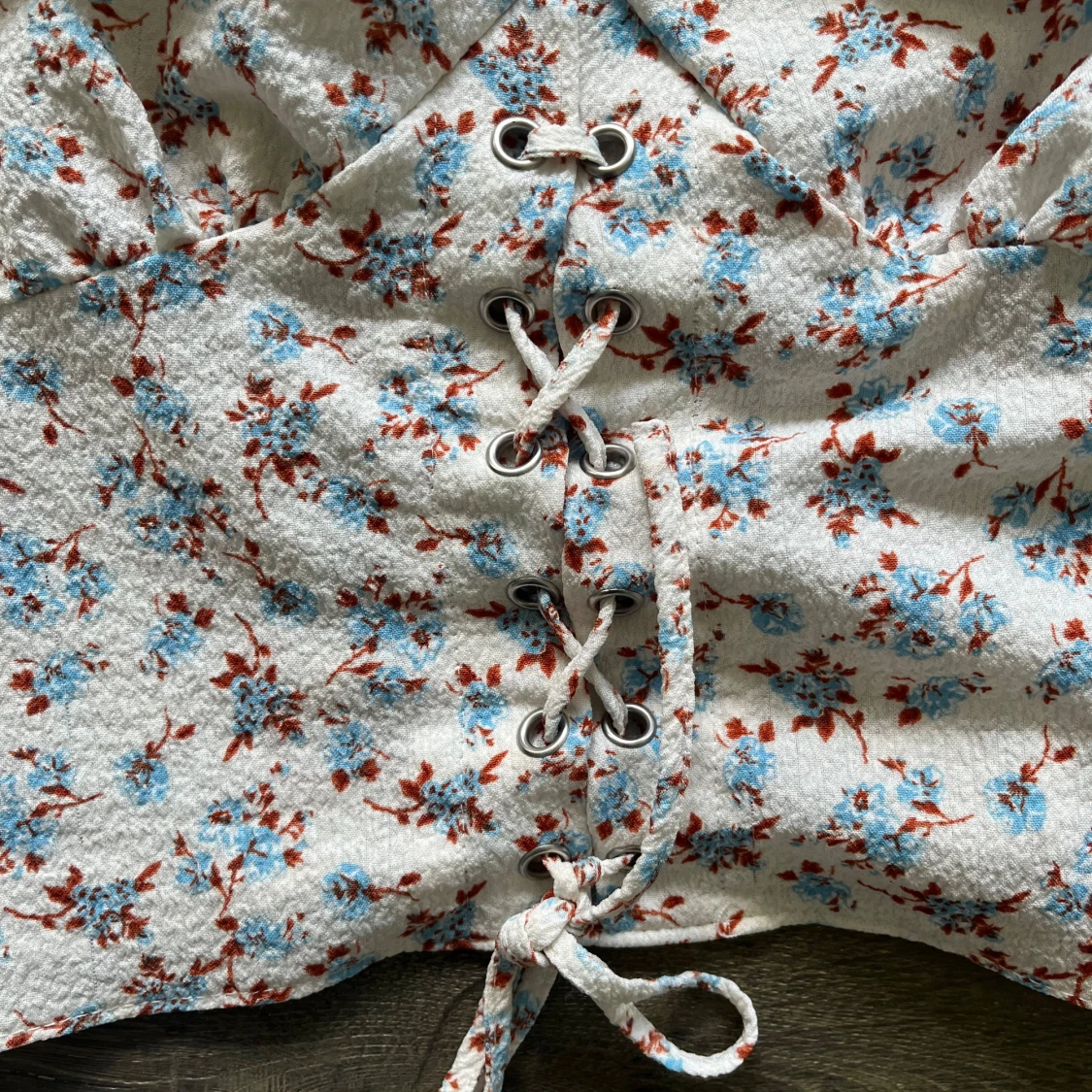 Vit blommig croppad topp / blus - 92