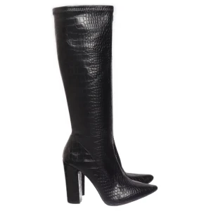 Boots - Säljer nu dessa snygga höga boots som tyvärr inte kommer till användning de är endast använda 2 gånger, skriv privat för intresse, köparen står för frakt💞