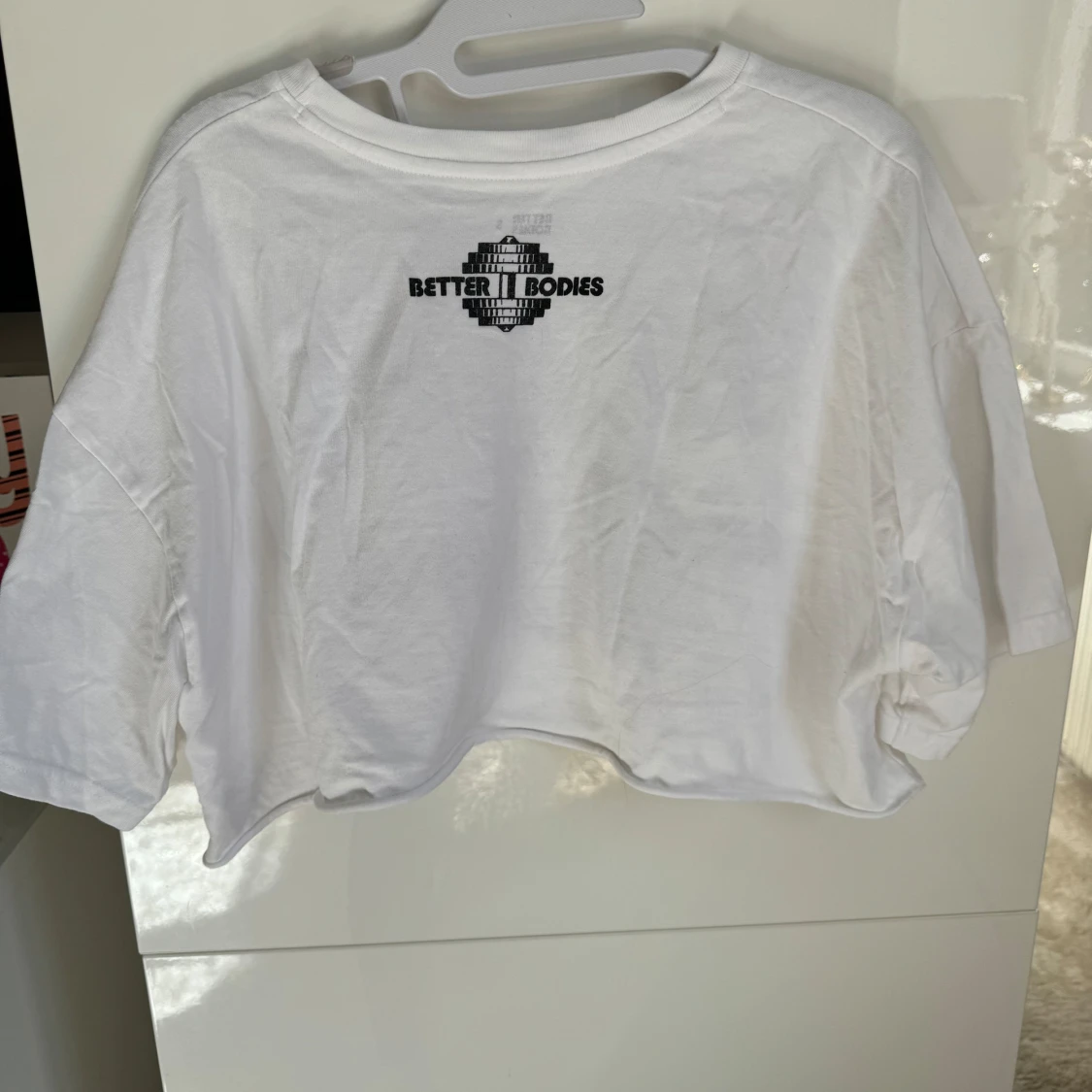 Vit croppad t-shirt från Better Bodies - 90