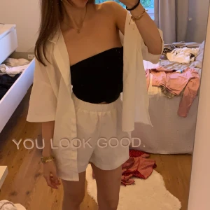 Linneset - Ett linneset (skjorta + shorts) ☺️ xs men passar upp till S 