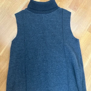 Zara topp  - Jätte bra skick använd en gång ! 🩷🩷denna är väldigt populär! Postar dagen du köper !!