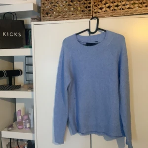 Vero moda tröja  - En blå tröja som är i mycket bra skick skriv om ni har frågor eller vill ha fler bilder!💕